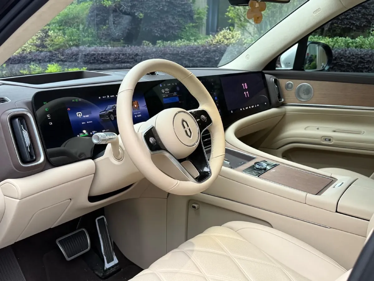 2025 AITO AITO M9 REEV 160HP REEV 52KWH,autocango,china used car exporter,china ev exporter,chinese used car exporter,chinese used ev exporter