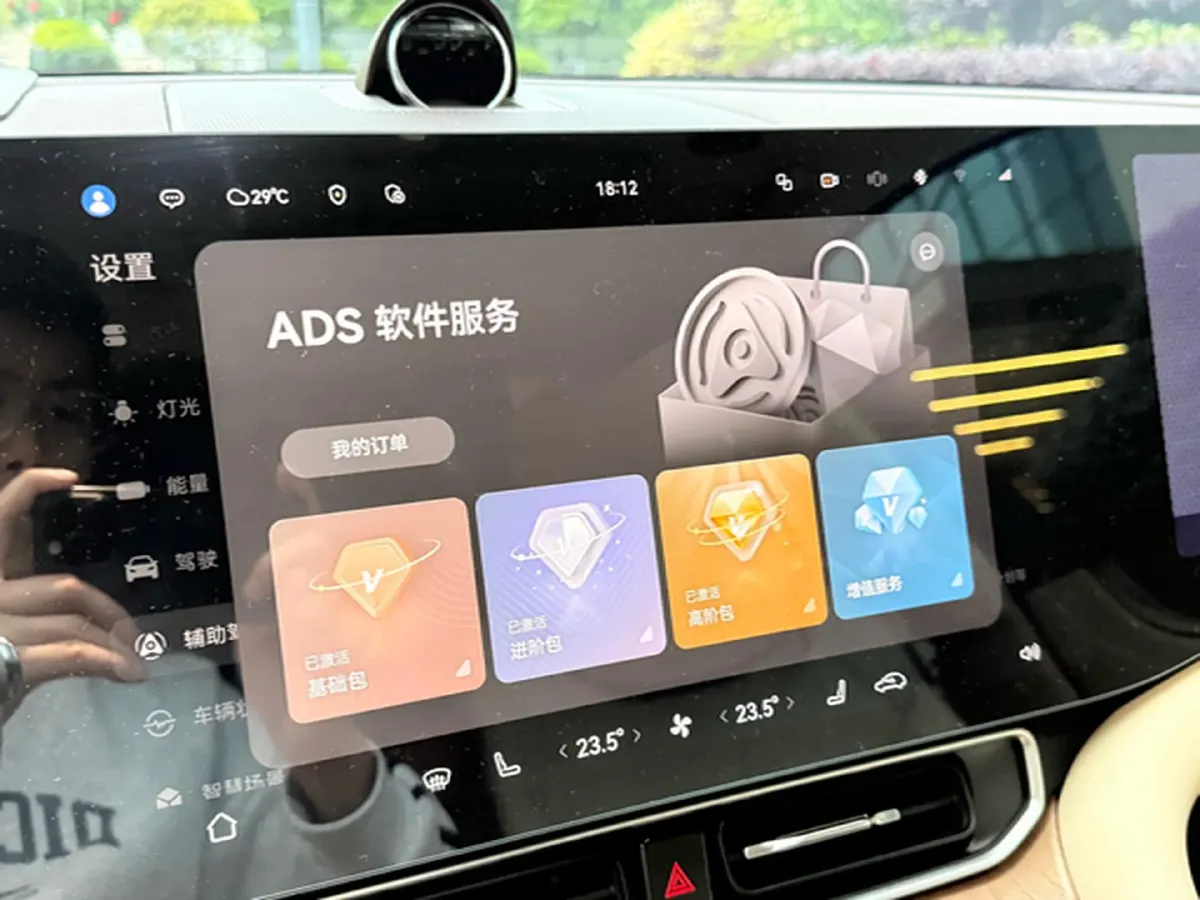 2025 AITO AITO M9 REEV 160HP REEV 52KWH,autocango,china used car exporter,china ev exporter,chinese used car exporter,chinese used ev exporter