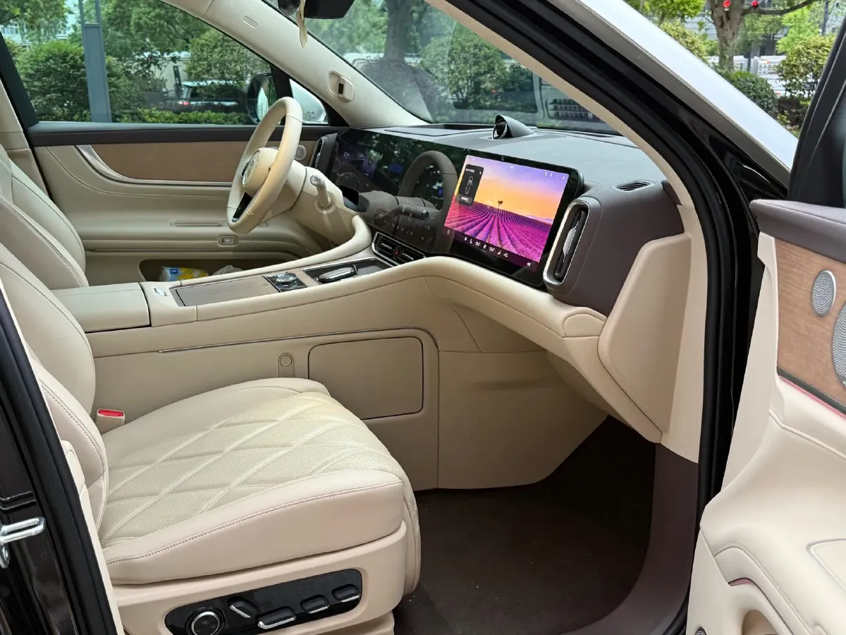 2025 AITO AITO M9 REEV 160HP REEV 52KWH,autocango,china used car exporter,china ev exporter,chinese used car exporter,chinese used ev exporter