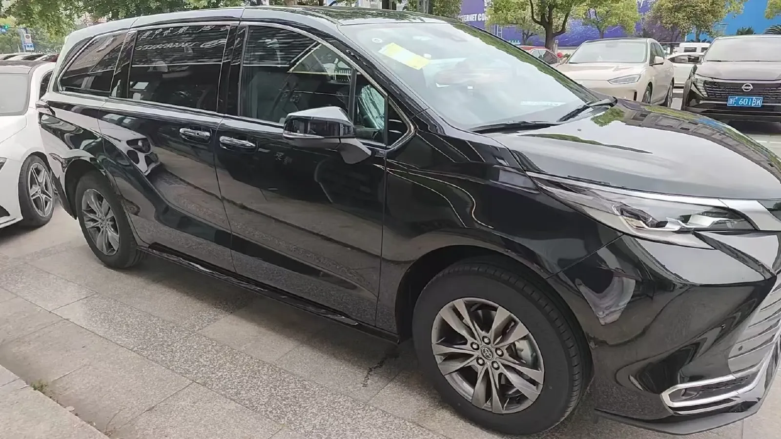 2024 Toyota Sienna 2.5L 189HP L4 E-CVT Hybrid,autocango,china used car exporter,china ev exporter,chinese used car exporter,chinese used ev exporter