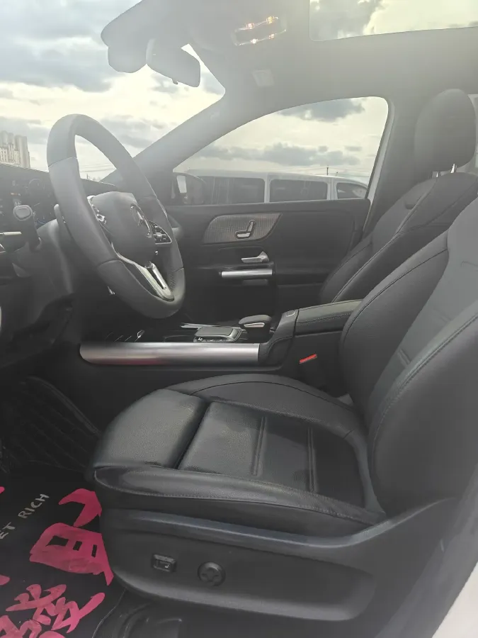 2023 Mercedes-Benz GLA Class 2.0T 190HP L4 8DCT,autocango,china used car exporter,china ev exporter,chinese used car exporter,chinese used ev exporter