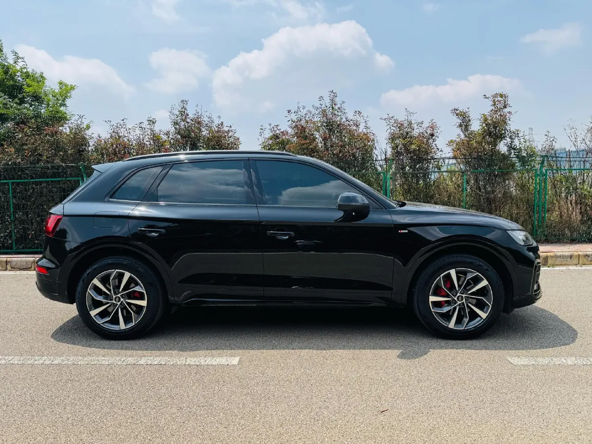 2024 Audi Q5L 2.0T 245HP L4 7DCT,autocango,china used car exporter,china ev exporter,chinese used car exporter,chinese used ev exporter