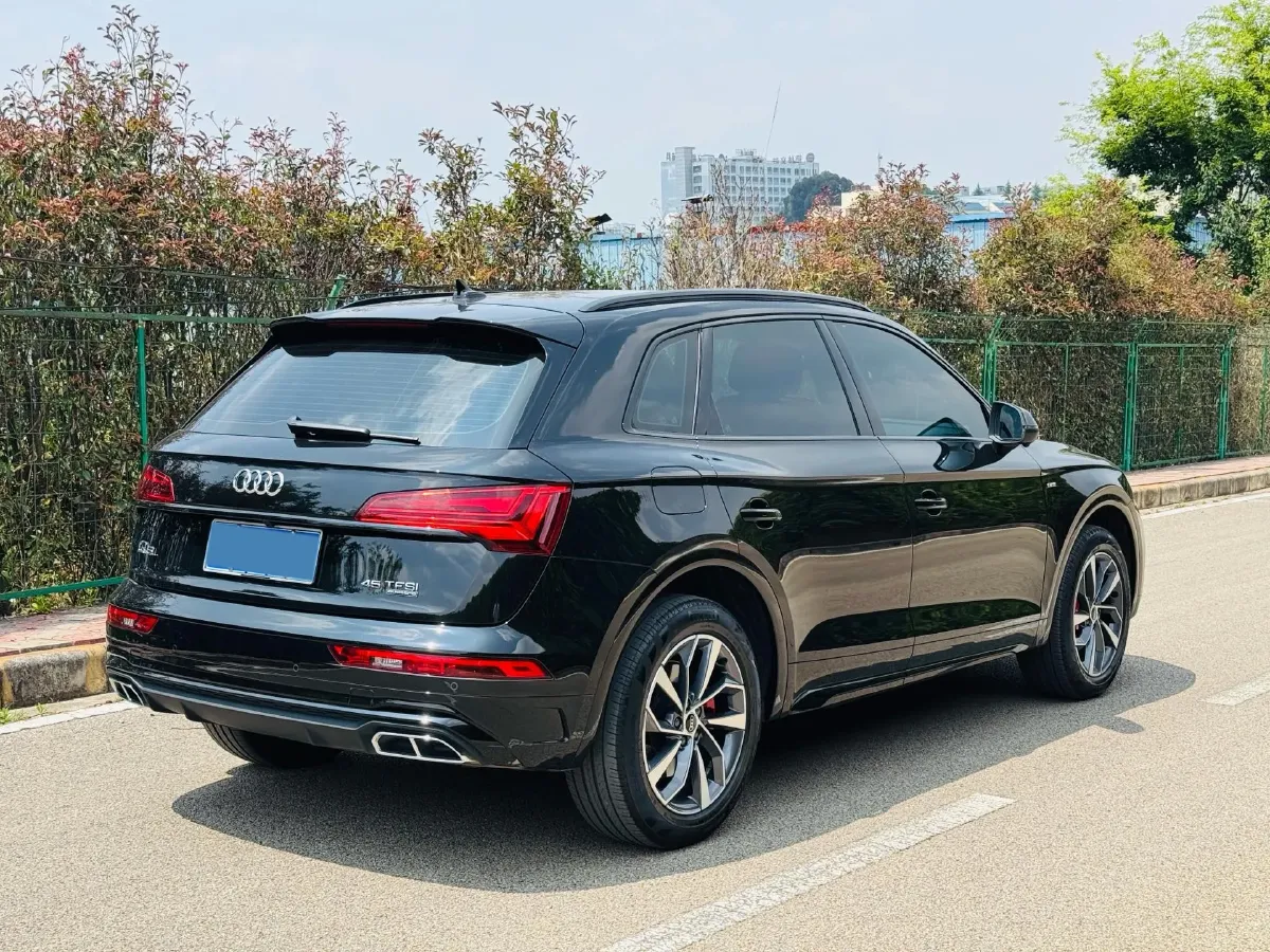 2024 Audi Q5L 2.0T 245HP L4 7DCT,autocango,china used car exporter,china ev exporter,chinese used car exporter,chinese used ev exporter