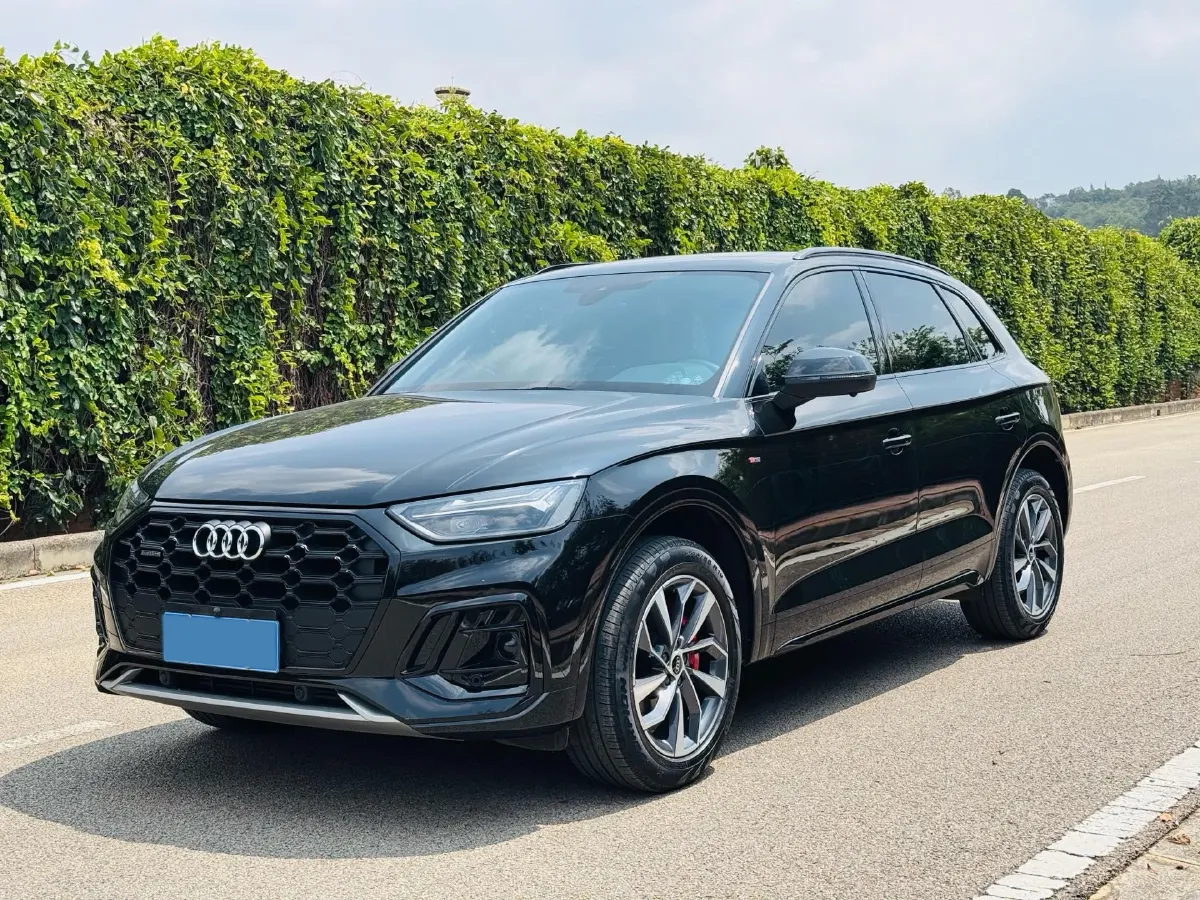 2024 Audi Q5L 2.0T 245HP L4 7DCT,autocango,china used car exporter,china ev exporter,chinese used car exporter,chinese used ev exporter