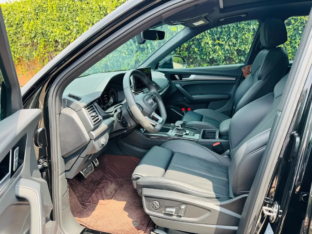 2024 Audi Q5L 2.0T 245HP L4 7DCT,autocango,china used car exporter,china ev exporter,chinese used car exporter,chinese used ev exporter