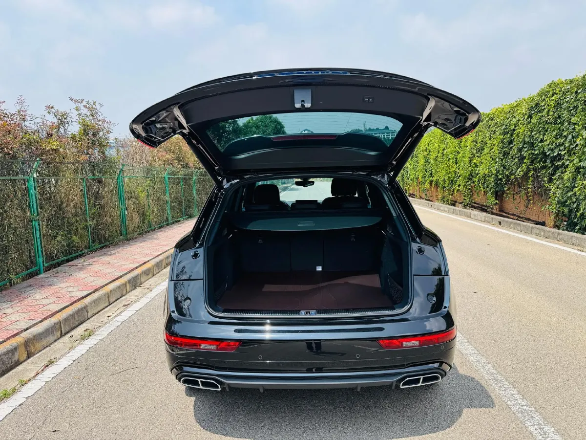 2024 Audi Q5L 2.0T 245HP L4 7DCT,autocango,china used car exporter,china ev exporter,chinese used car exporter,chinese used ev exporter