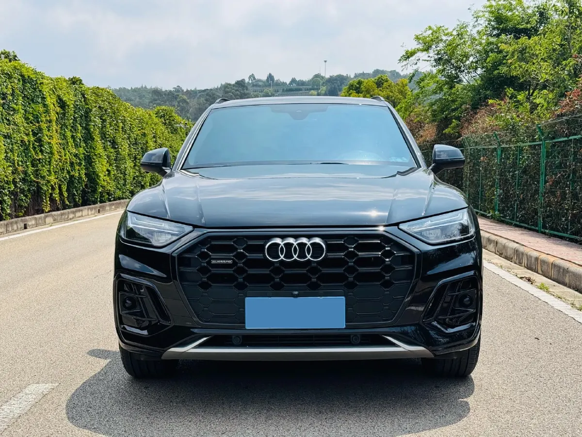 2024 Audi Q5L 2.0T 245HP L4 7DCT,autocango,china used car exporter,china ev exporter,chinese used car exporter,chinese used ev exporter