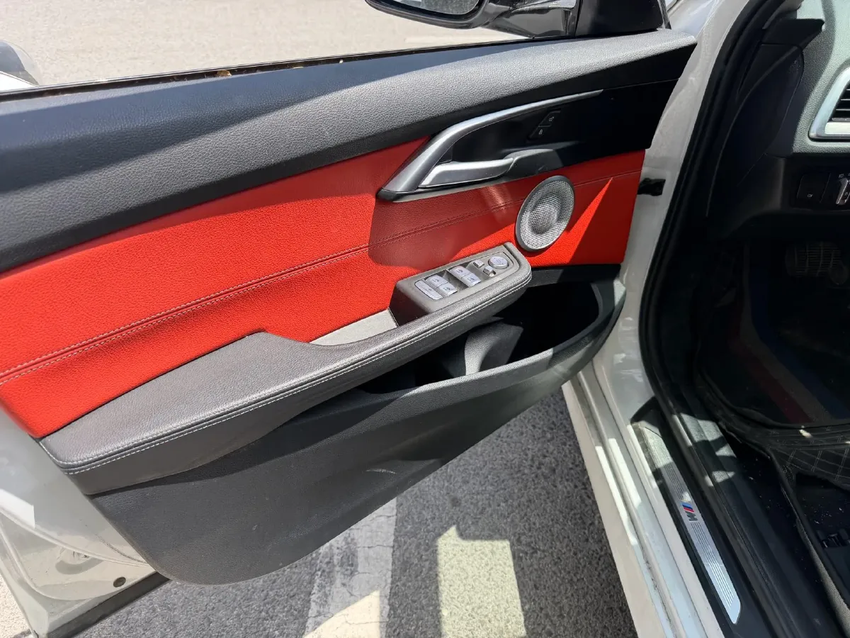 2022 BMW 1 Series 2.0T 192HP L4 7DCT,autocango,china used car exporter,china ev exporter,chinese used car exporter,chinese used ev exporter