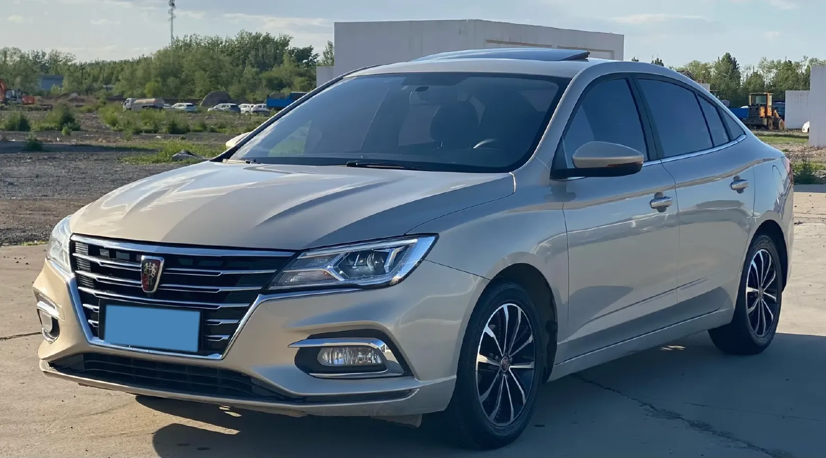 2020 Roewe i5 1.5L 120HP L4 5MT,autocango,china used car exporter,china ev exporter,chinese used car exporter,chinese used ev exporter