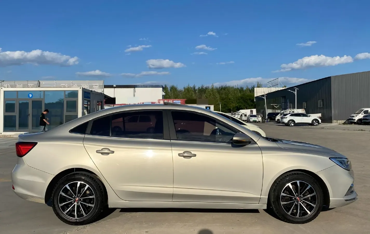 2020 Roewe i5 1.5L 120HP L4 5MT,autocango,china used car exporter,china ev exporter,chinese used car exporter,chinese used ev exporter