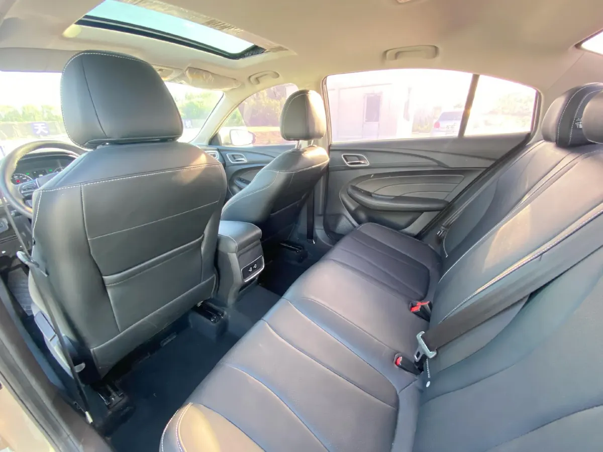 2020 Roewe i5 1.5L 120HP L4 5MT,autocango,china used car exporter,china ev exporter,chinese used car exporter,chinese used ev exporter