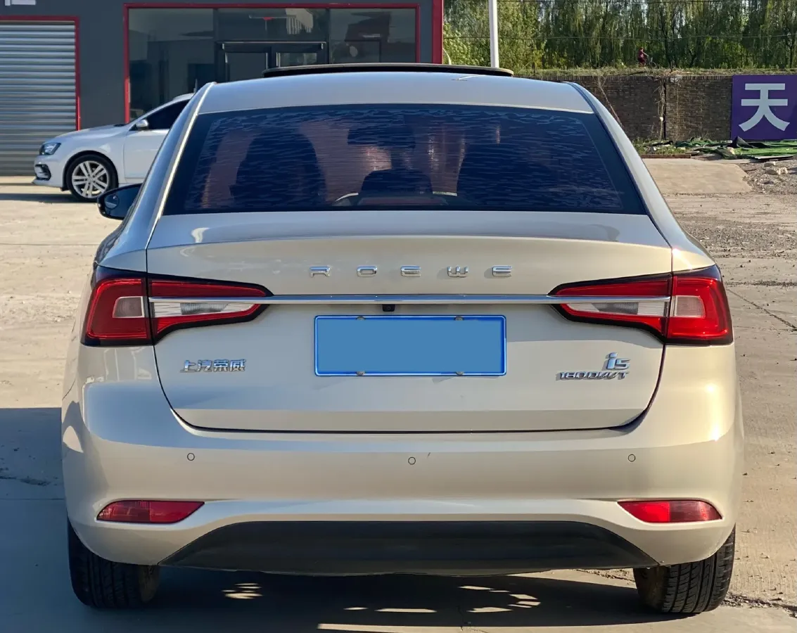 2020 Roewe i5 1.5L 120HP L4 5MT,autocango,china used car exporter,china ev exporter,chinese used car exporter,chinese used ev exporter