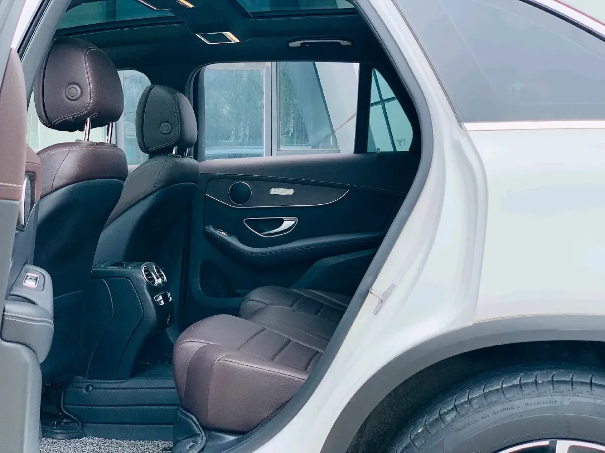 2021 Mercedes-Benz GLC Class 2.0T 197HP L4 9AT,autocango,china used car exporter,china ev exporter,chinese used car exporter,chinese used ev exporter