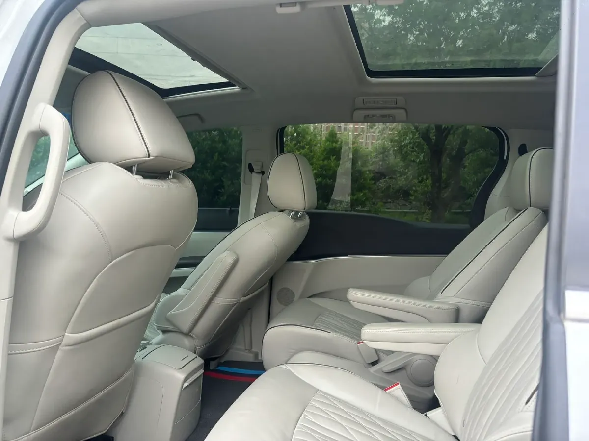 2022 Buick GL8 2.0T 237HP L4 9AT,autocango,china used car exporter,china ev exporter,chinese used car exporter,chinese used ev exporter