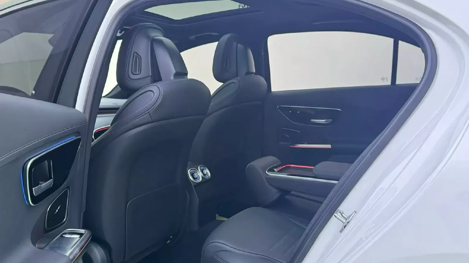 2023 Mercedes-Benz C Class 1.5T 204HP L4 9AT,autocango,china used car exporter,china ev exporter,chinese used car exporter,chinese used ev exporter