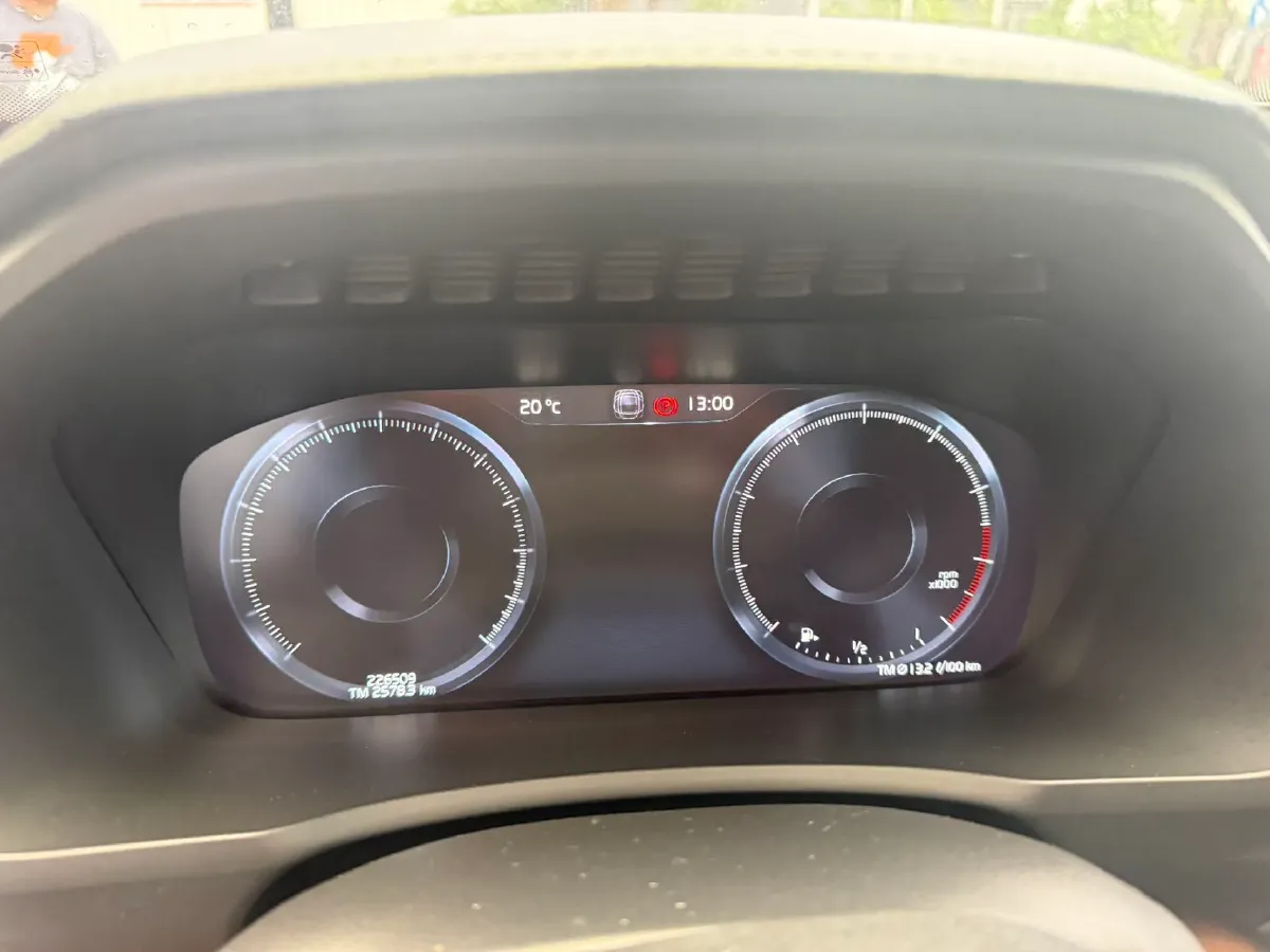 2019 Volvo XC90 2.0T 320HP L4 8AT,autocango,china used car exporter,china ev exporter,chinese used car exporter,chinese used ev exporter