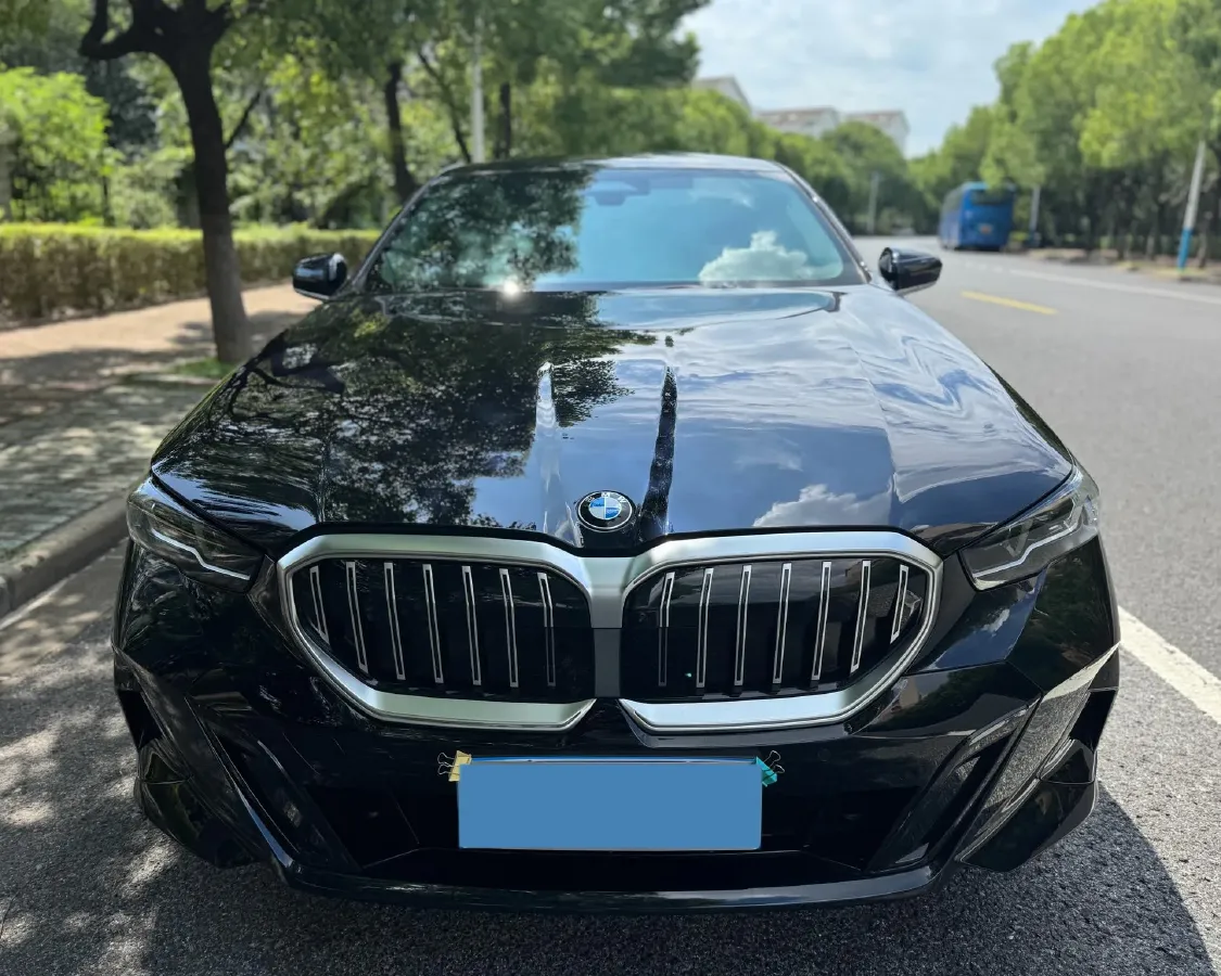 2024 BMW 5 Series 2.0T 258HP L4 8AT,autocango,china used car exporter,china ev exporter,chinese used car exporter,chinese used ev exporter