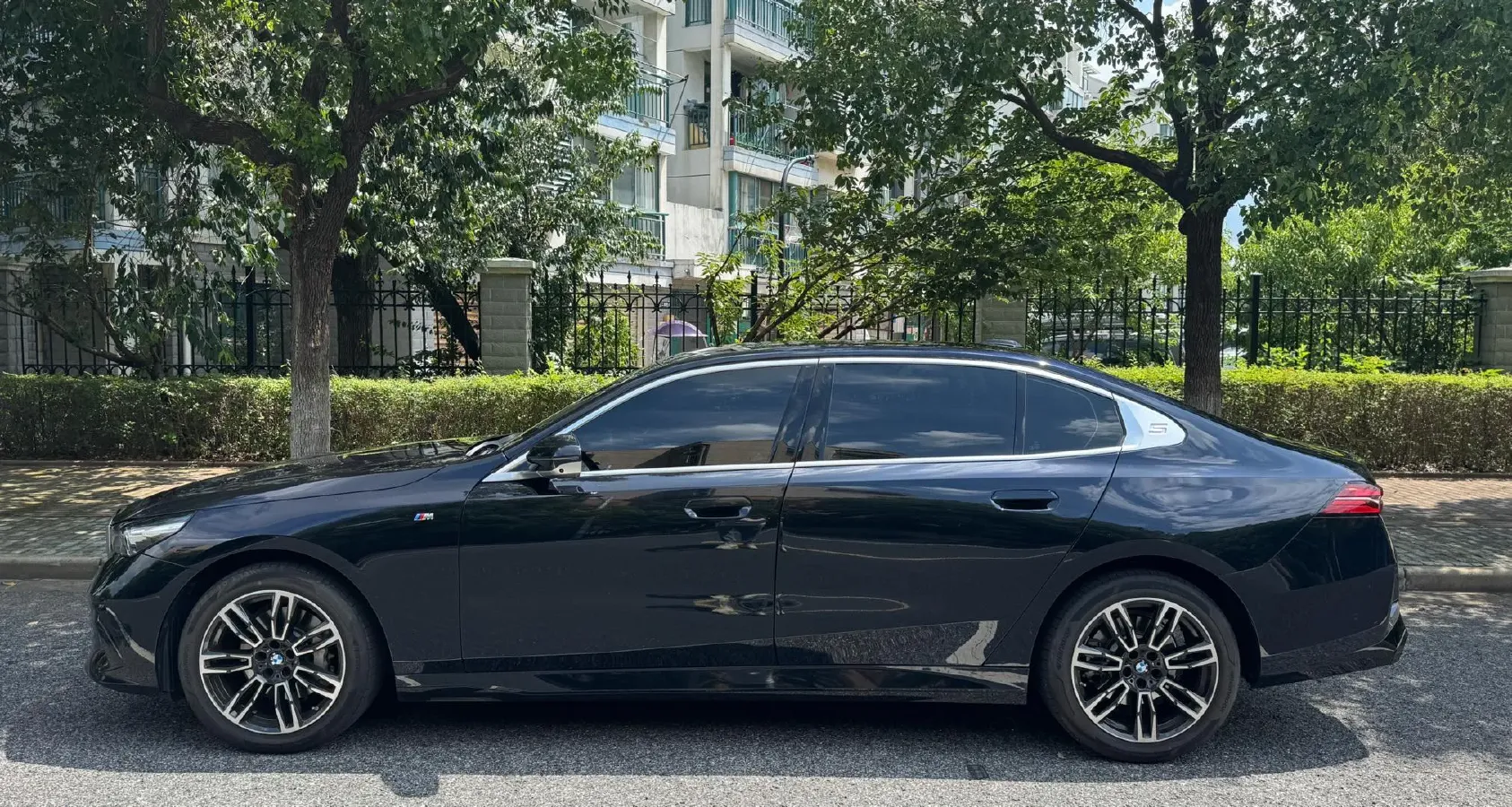 2024 BMW 5 Series 2.0T 258HP L4 8AT,autocango,china used car exporter,china ev exporter,chinese used car exporter,chinese used ev exporter