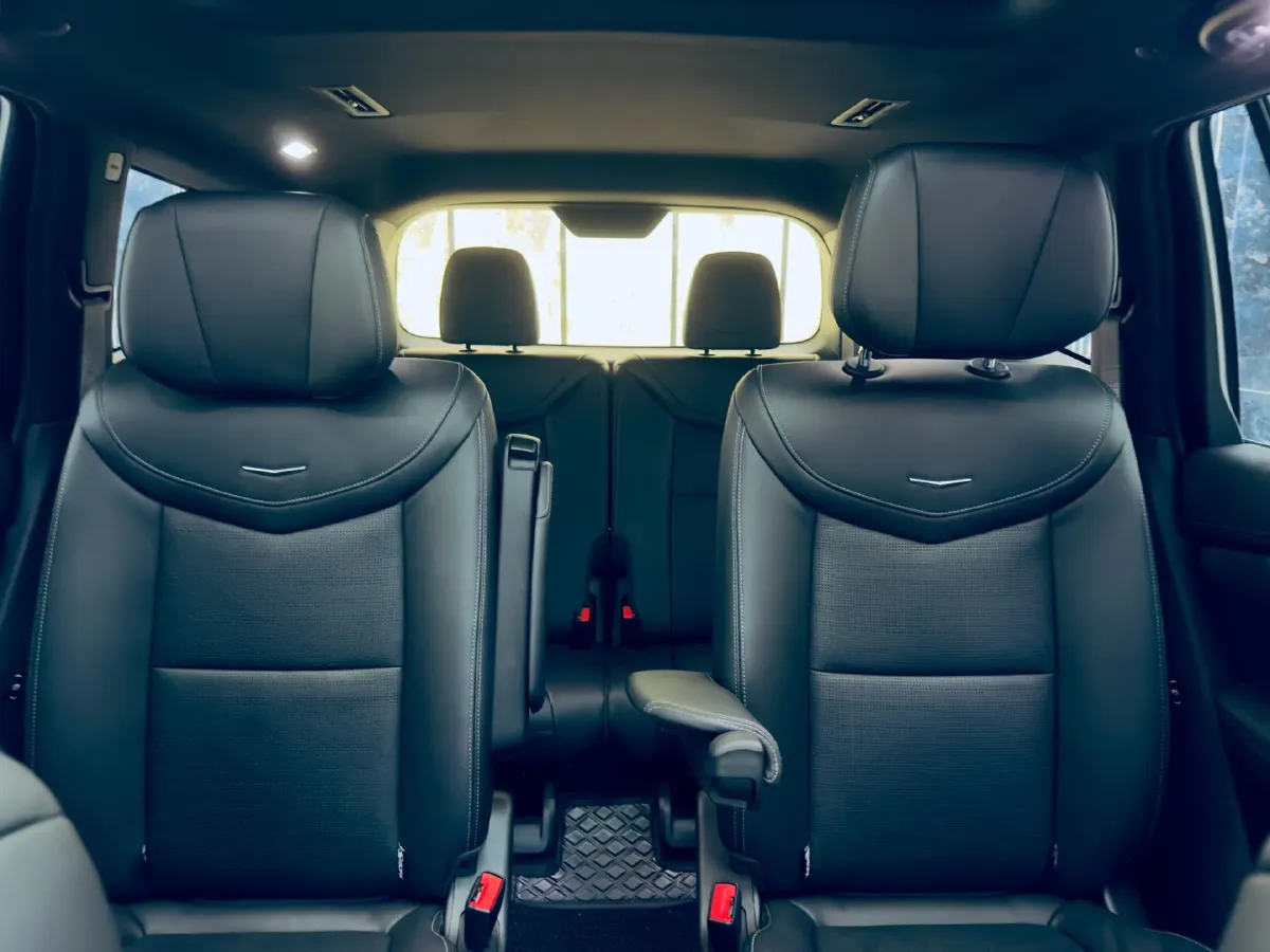 2025 Cadillac XT6 2.0T 237HP L4 9AT,autocango,china used car exporter,china ev exporter,chinese used car exporter,chinese used ev exporter