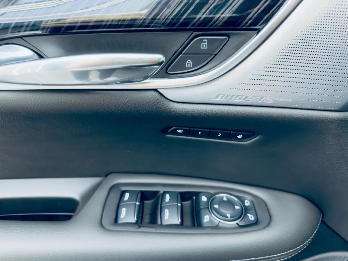 2025 Cadillac XT6 2.0T 237HP L4 9AT,autocango,china used car exporter,china ev exporter,chinese used car exporter,chinese used ev exporter