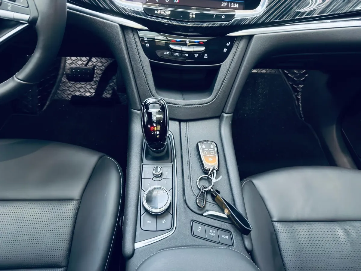 2025 Cadillac XT6 2.0T 237HP L4 9AT,autocango,china used car exporter,china ev exporter,chinese used car exporter,chinese used ev exporter