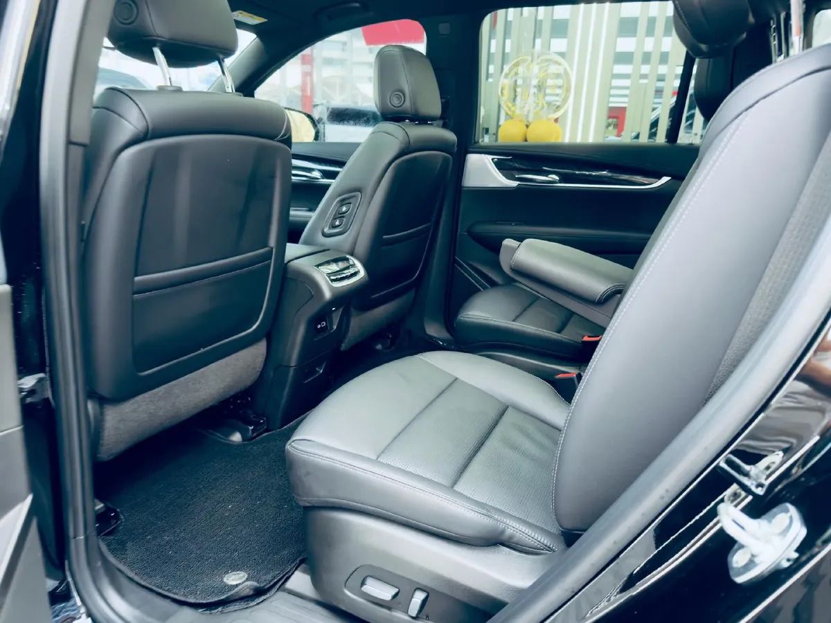 2025 Cadillac XT6 2.0T 237HP L4 9AT,autocango,china used car exporter,china ev exporter,chinese used car exporter,chinese used ev exporter