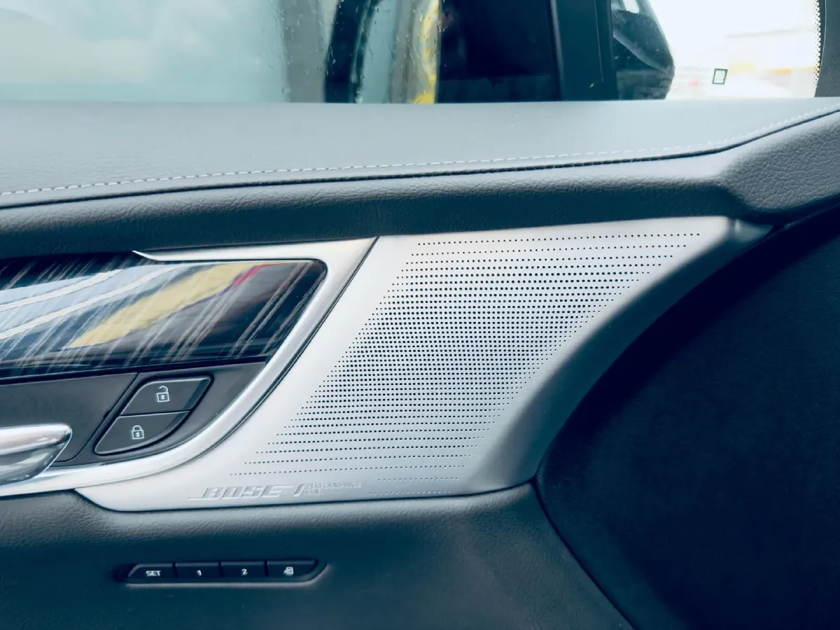 2025 Cadillac XT6 2.0T 237HP L4 9AT,autocango,china used car exporter,china ev exporter,chinese used car exporter,chinese used ev exporter