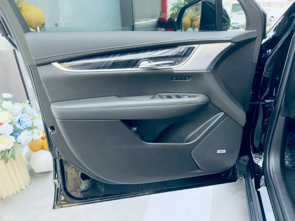 2025 Cadillac XT6 2.0T 237HP L4 9AT,autocango,china used car exporter,china ev exporter,chinese used car exporter,chinese used ev exporter