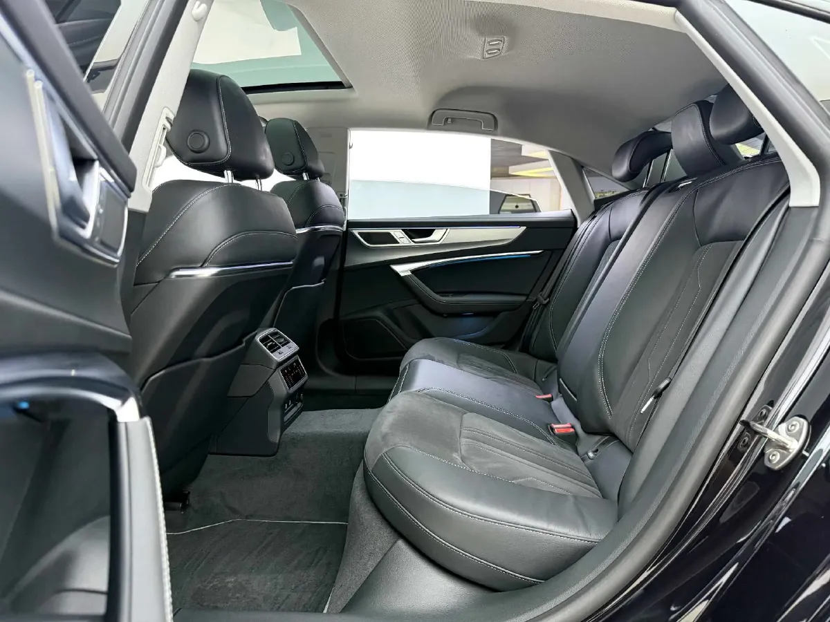 2024 Audi A7L 2.0T 245HP L4 7DCT,autocango,china used car exporter,china ev exporter,chinese used car exporter,chinese used ev exporter