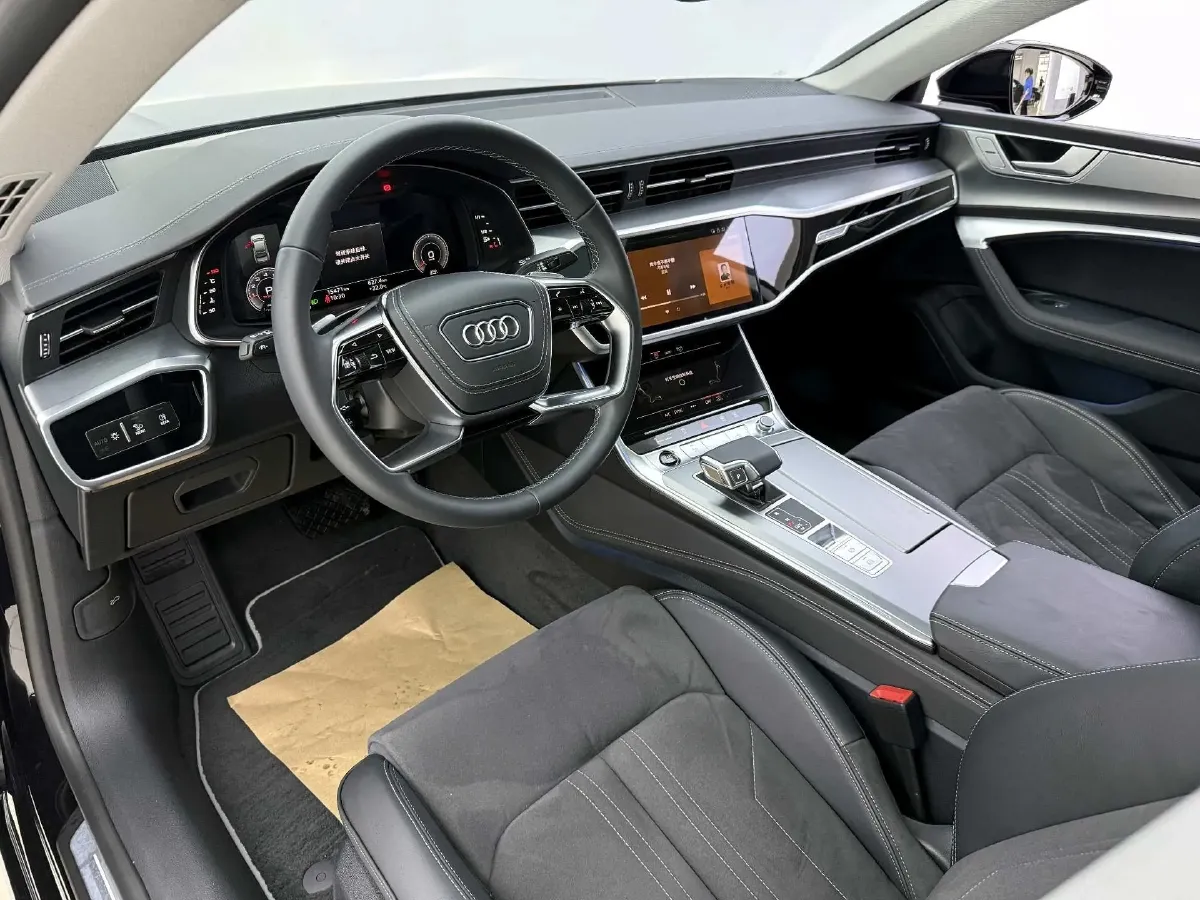 2024 Audi A7L 2.0T 245HP L4 7DCT,autocango,china used car exporter,china ev exporter,chinese used car exporter,chinese used ev exporter