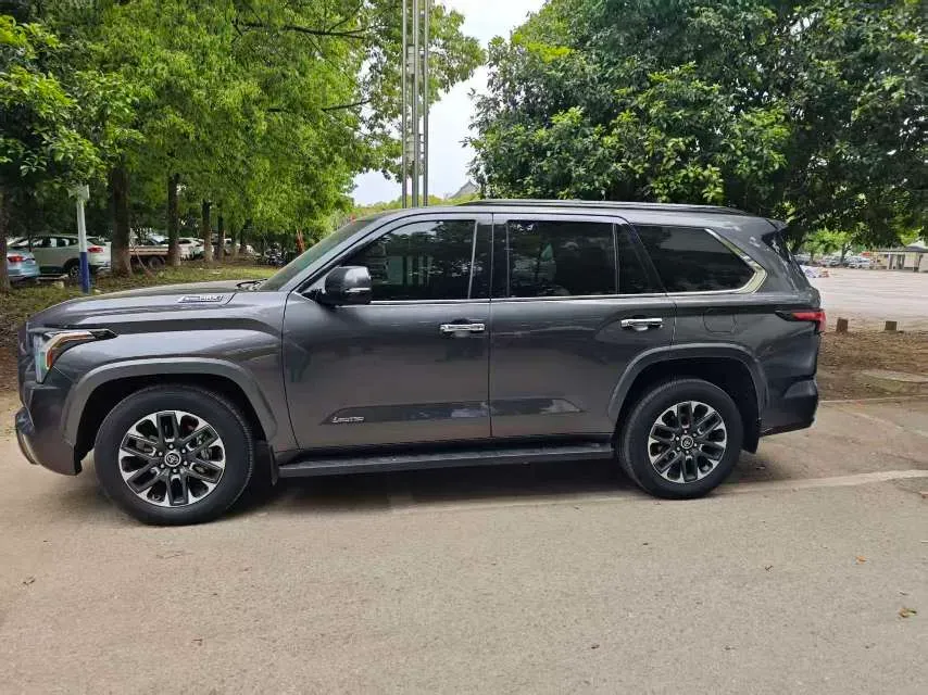 2023 HongQi H5 1.8T 197HP L4 8AT,autocango,china used car exporter,china ev exporter,chinese used car exporter,chinese used ev exporter