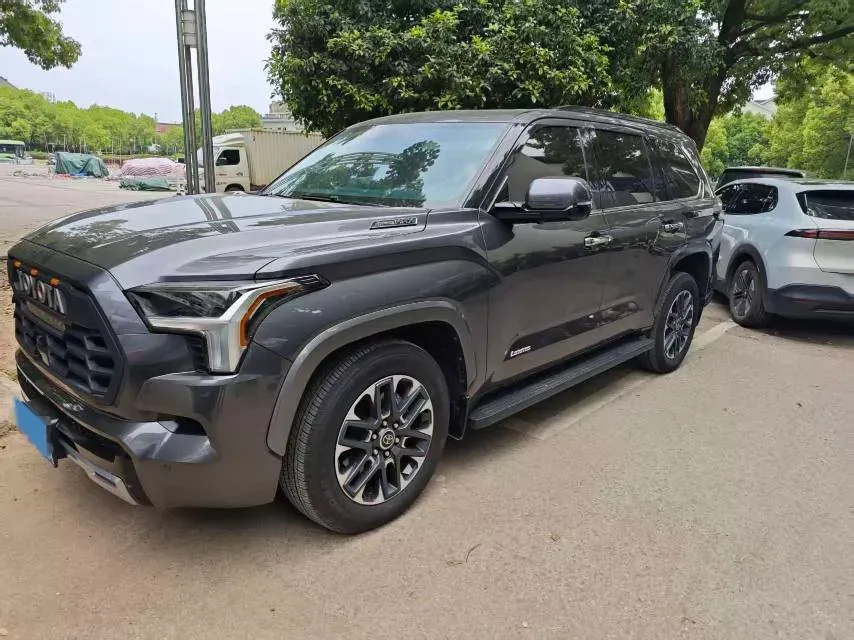 2023 HongQi H5 1.8T 197HP L4 8AT,autocango,china used car exporter,china ev exporter,chinese used car exporter,chinese used ev exporter