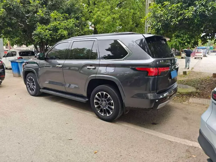 2023 HongQi H5 1.8T 197HP L4 8AT,autocango,china used car exporter,china ev exporter,chinese used car exporter,chinese used ev exporter