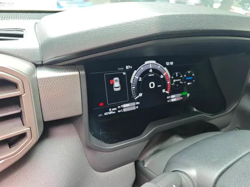 2023 HongQi H5 1.8T 197HP L4 8AT,autocango,china used car exporter,china ev exporter,chinese used car exporter,chinese used ev exporter