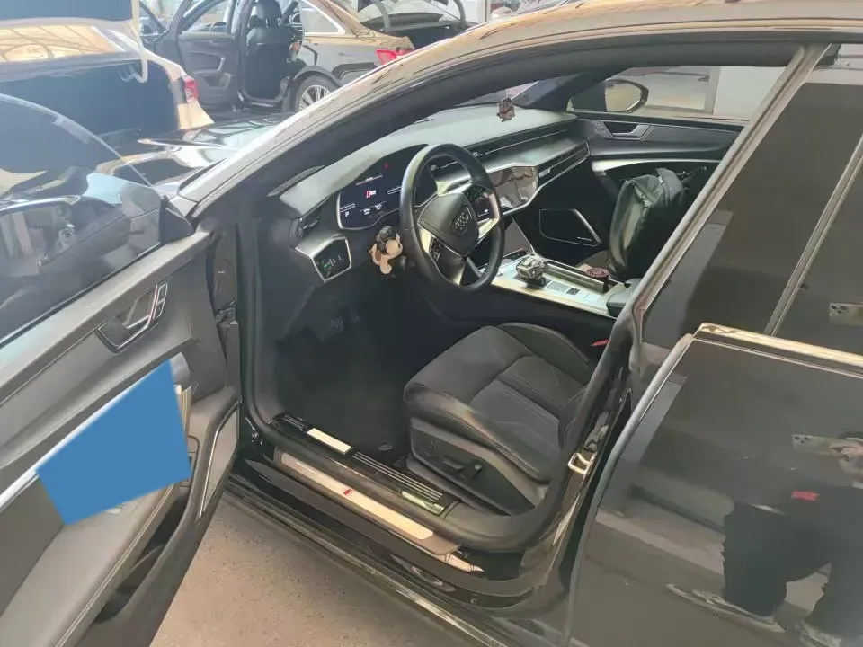 2024 Audi A7L 2.0T 245HP L4 7DCT,autocango,china used car exporter,china ev exporter,chinese used car exporter,chinese used ev exporter