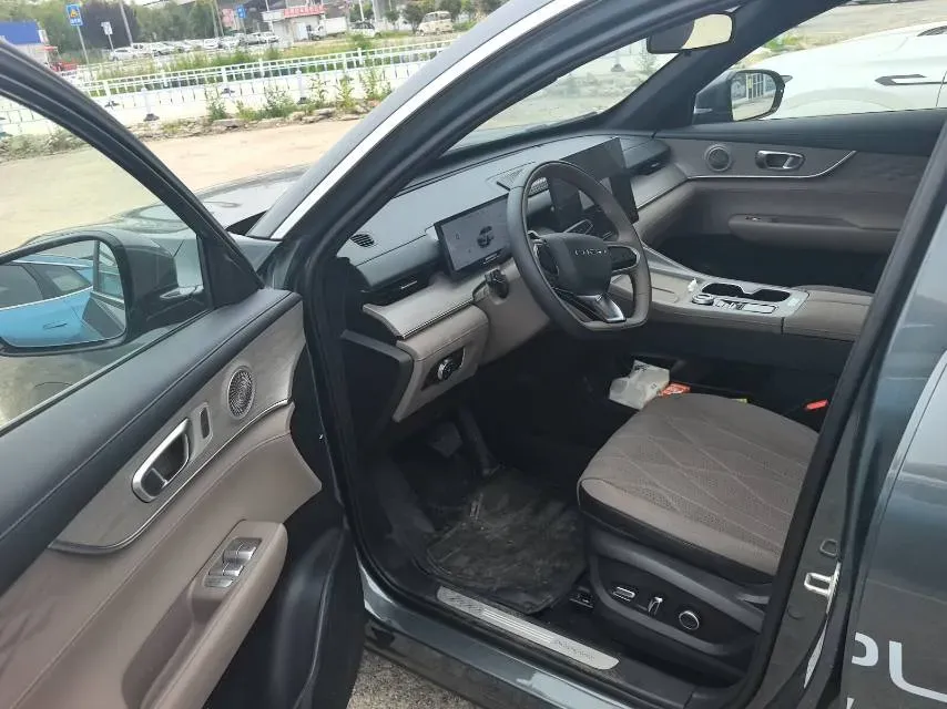 2025 Chery Tiggo 8 Plus 1.6T 197HP L4 7DCT,autocango,china used car exporter,china ev exporter,chinese used car exporter,chinese used ev exporter