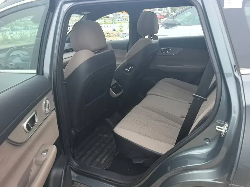 2025 Chery Tiggo 8 Plus 1.6T 197HP L4 7DCT,autocango,china used car exporter,china ev exporter,chinese used car exporter,chinese used ev exporter