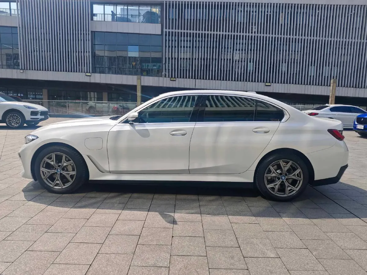 2024 BMW i3 BEV 70KWH,autocango,china used car exporter,china ev exporter,chinese used car exporter,chinese used ev exporter