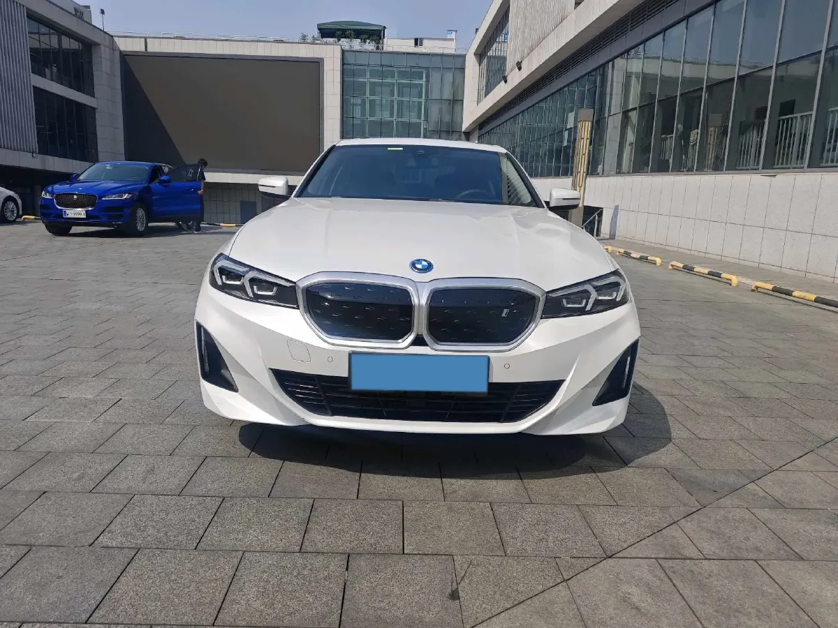 2024 BMW i3 BEV 70KWH,autocango,china used car exporter,china ev exporter,chinese used car exporter,chinese used ev exporter