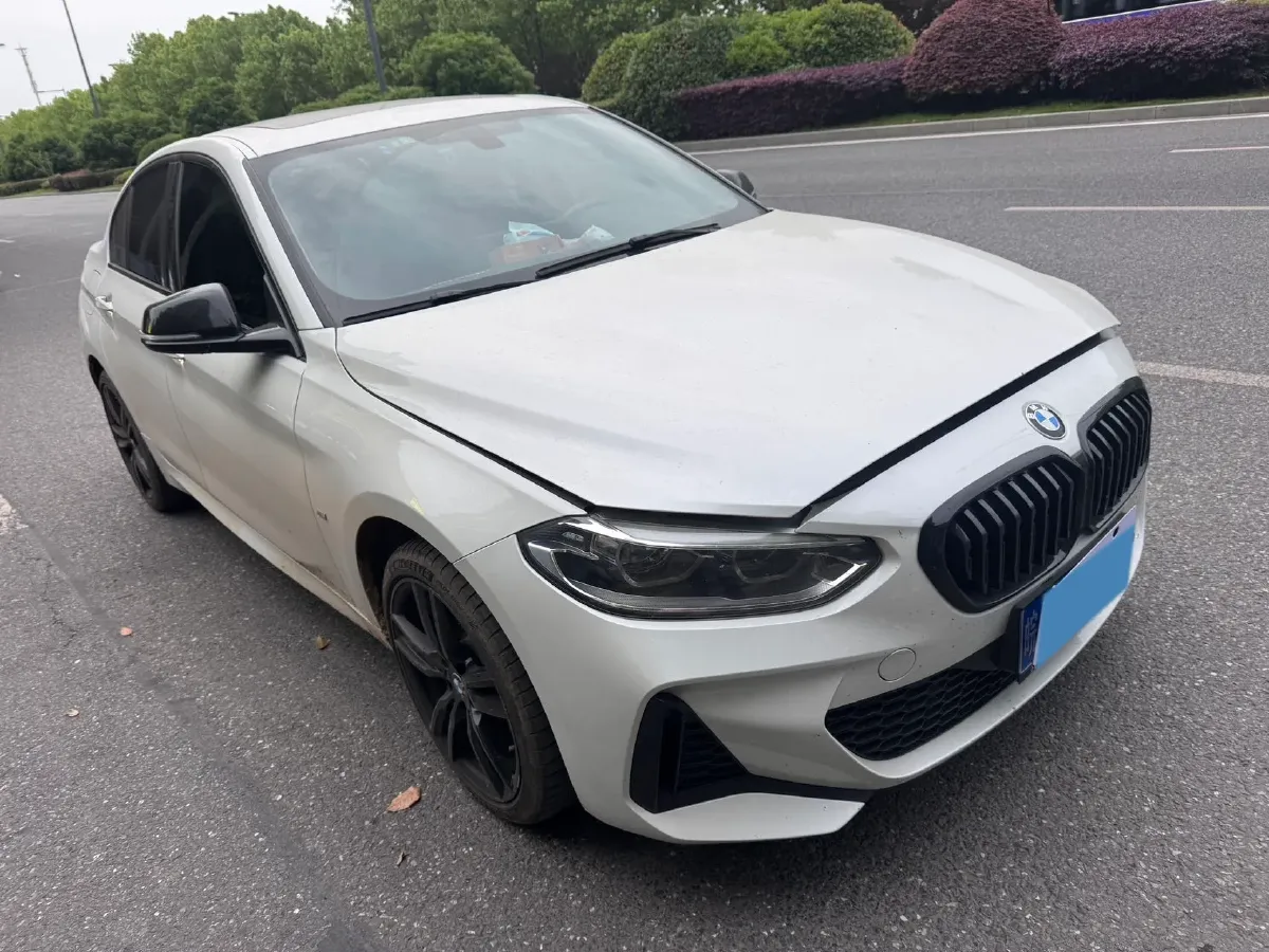 2022 BMW 1 Series 2.0T 192HP L4 7DCT,autocango,china used car exporter,china ev exporter,chinese used car exporter,chinese used ev exporter