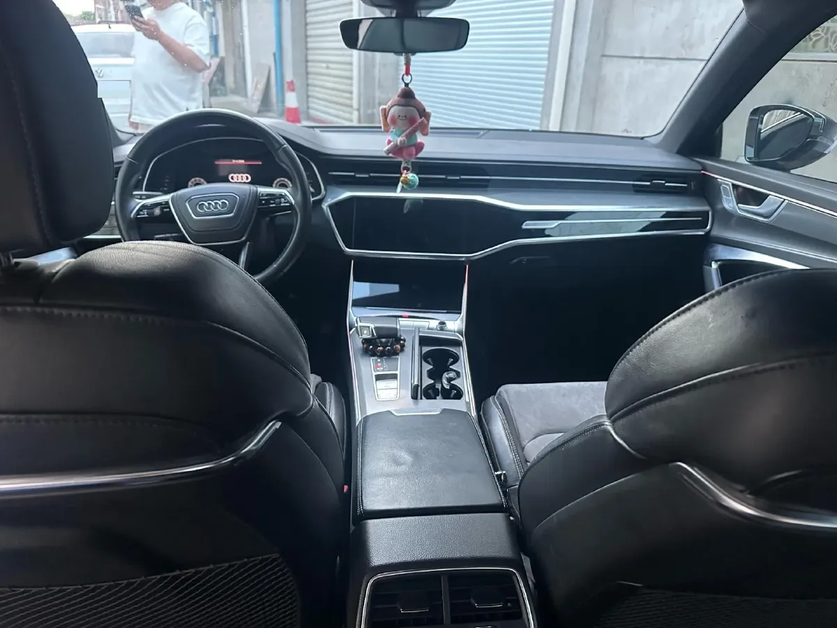 2023 Audi A6L 2.0T 245HP L4 7DCT,autocango,china used car exporter,china ev exporter,chinese used car exporter,chinese used ev exporter