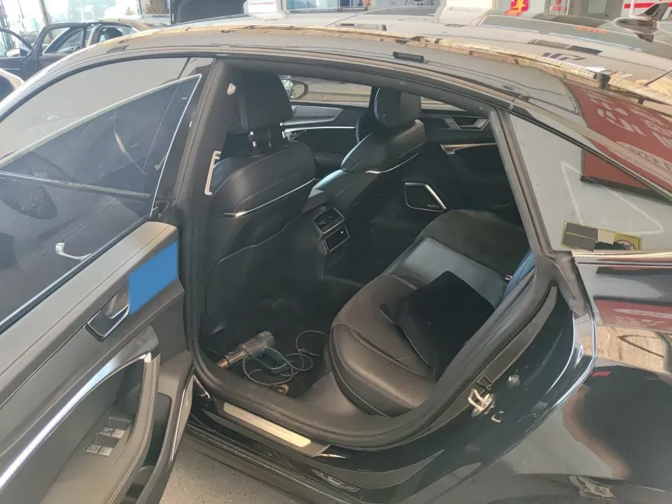 2024 Audi A7L 2.0T 245HP L4 7DCT,autocango,china used car exporter,china ev exporter,chinese used car exporter,chinese used ev exporter