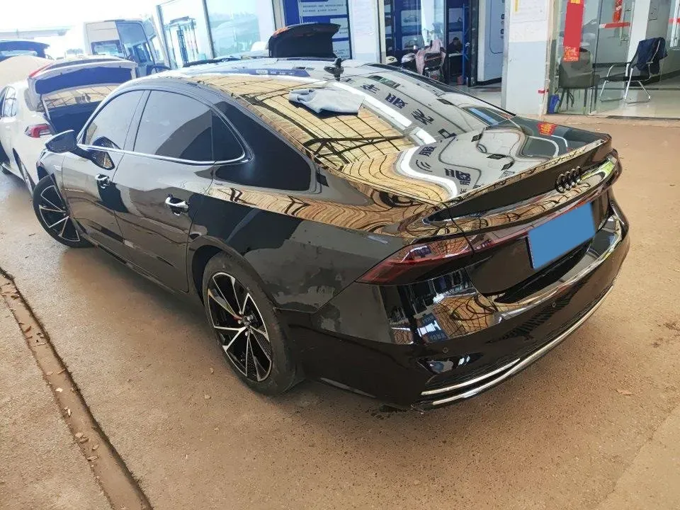 2024 Audi A7L 2.0T 245HP L4 7DCT,autocango,china used car exporter,china ev exporter,chinese used car exporter,chinese used ev exporter