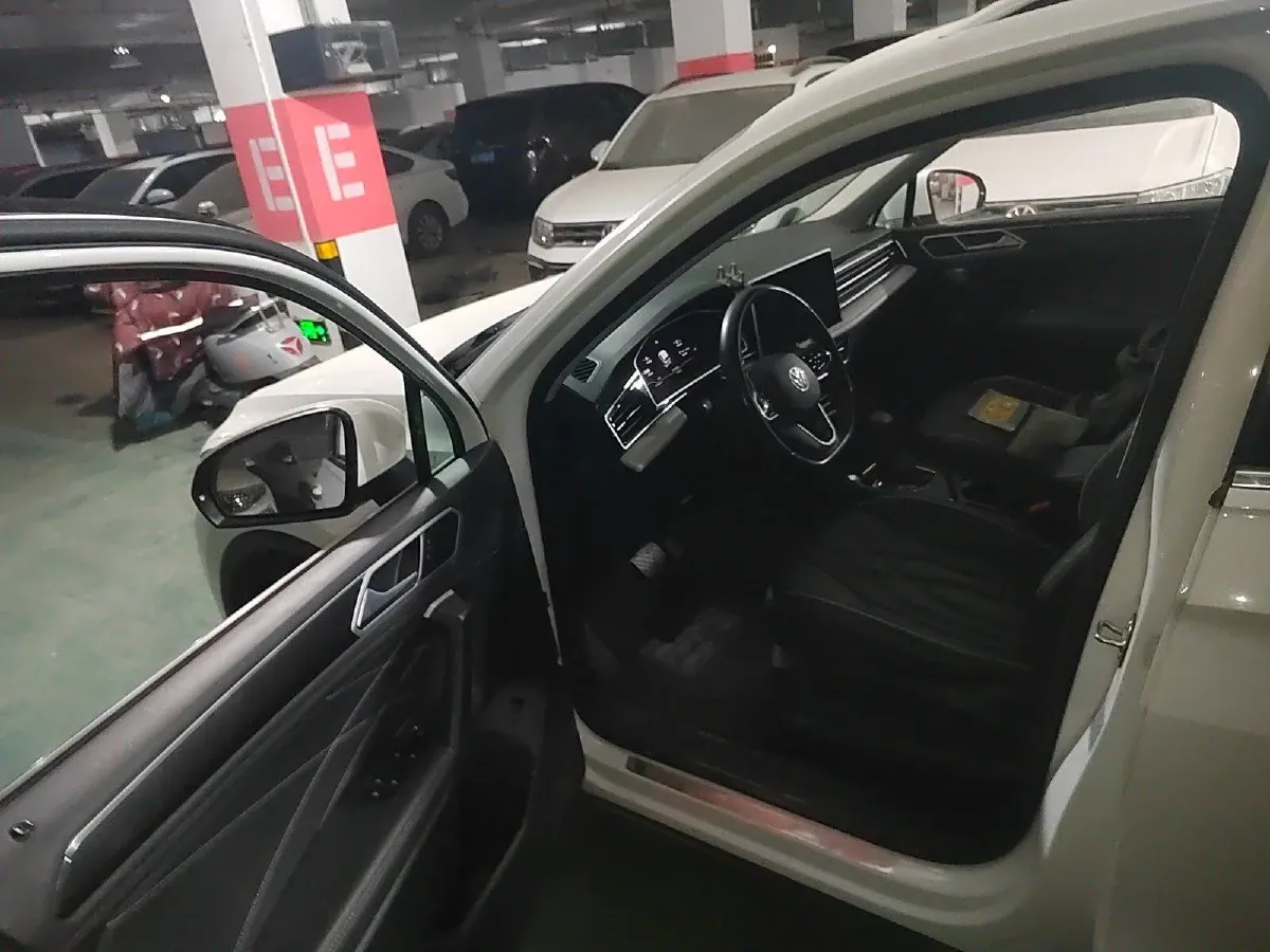 2023 Volkswagen Tiguan L 1.5T 160HP L4 7DCT,autocango,china used car exporter,china ev exporter,chinese used car exporter,chinese used ev exporter