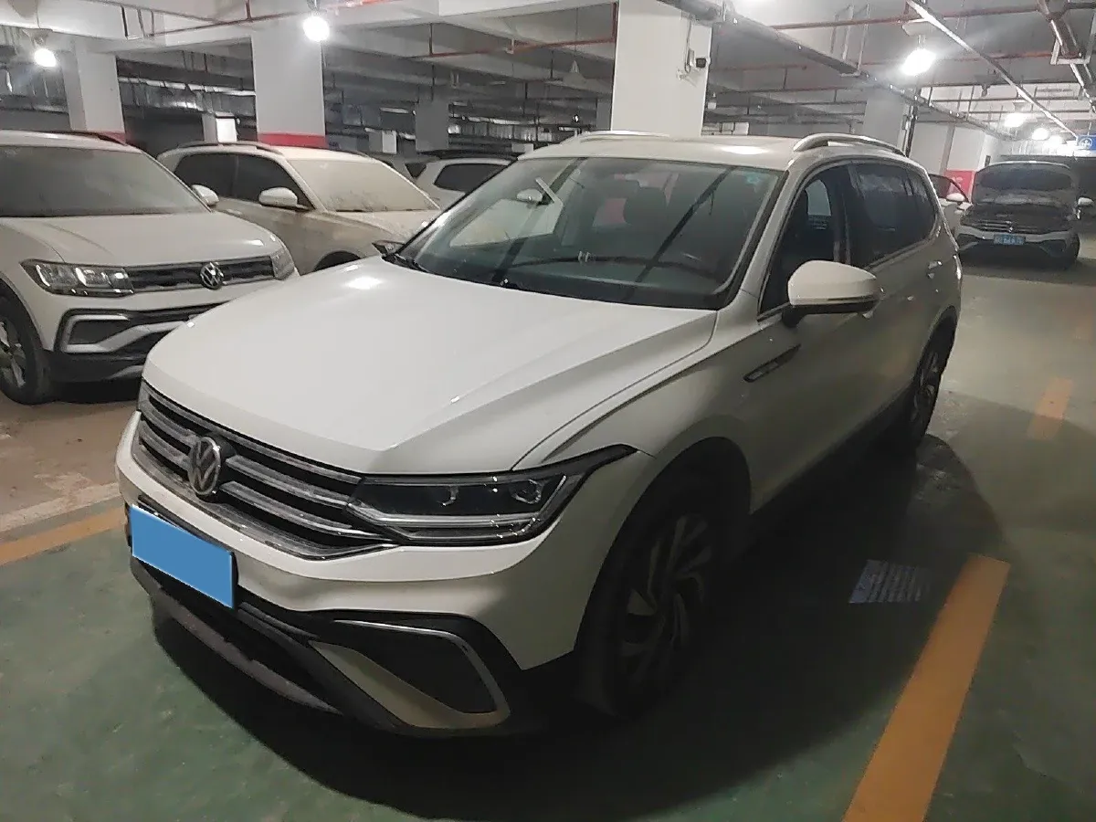 2023 Volkswagen Tiguan L 1.5T 160HP L4 7DCT,autocango,china used car exporter,china ev exporter,chinese used car exporter,chinese used ev exporter