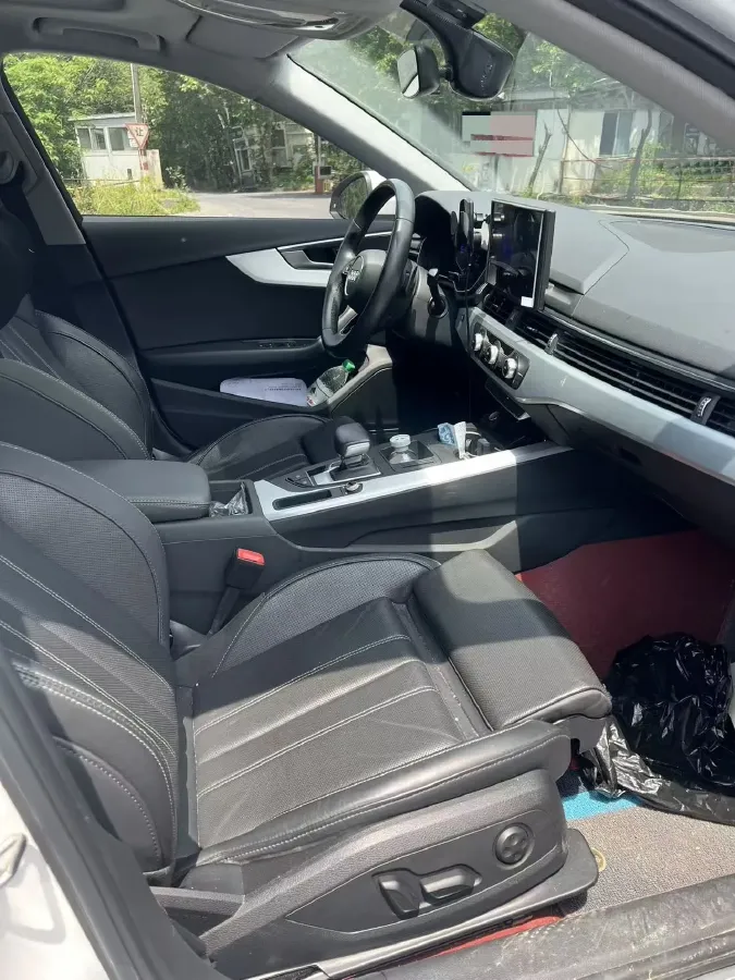 2023 Audi A4L 2.0T 190HP L4 7DCT,autocango,china used car exporter,china ev exporter,chinese used car exporter,chinese used ev exporter