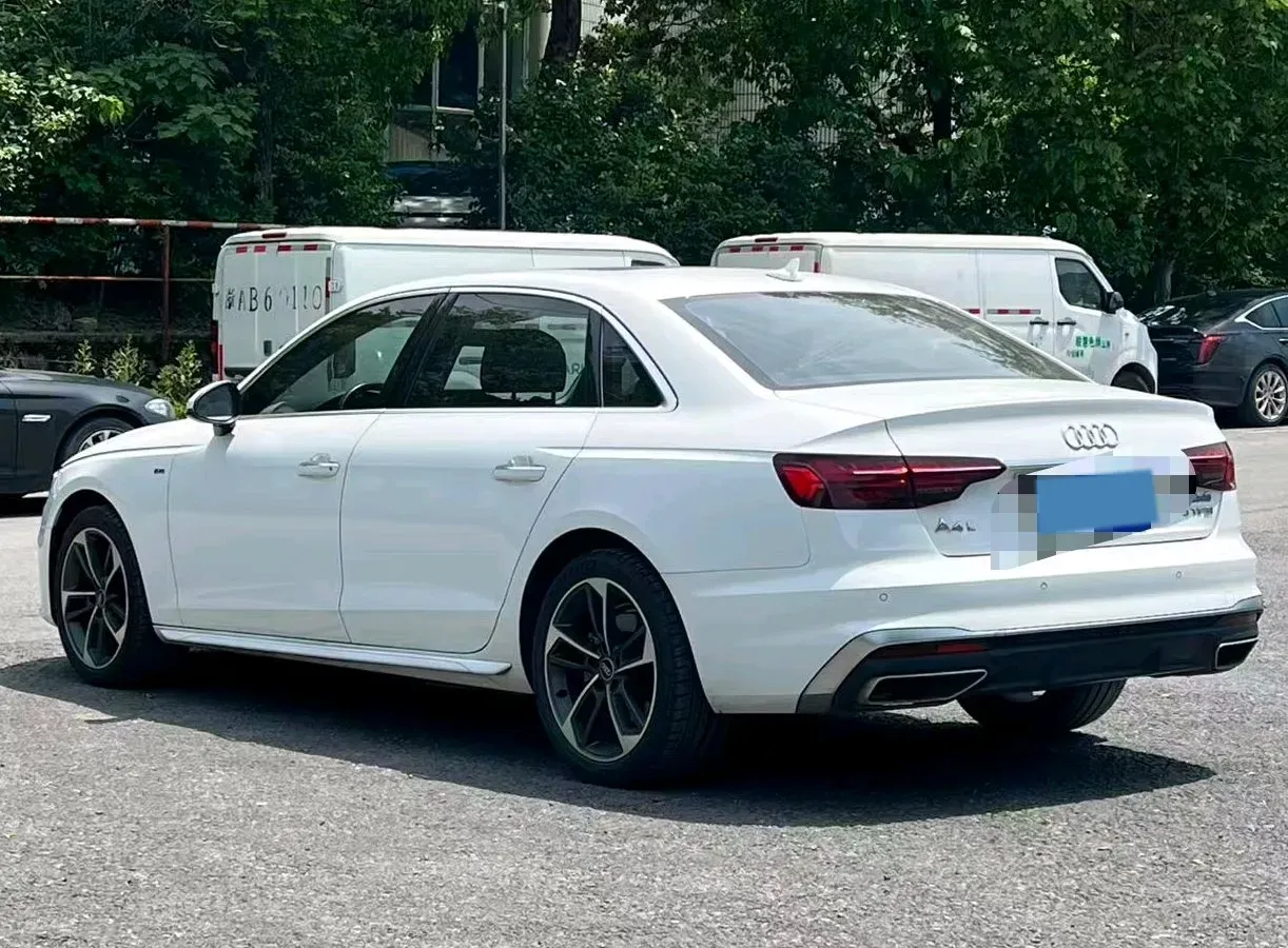 2023 Audi A4L 2.0T 190HP L4 7DCT,autocango,china used car exporter,china ev exporter,chinese used car exporter,chinese used ev exporter