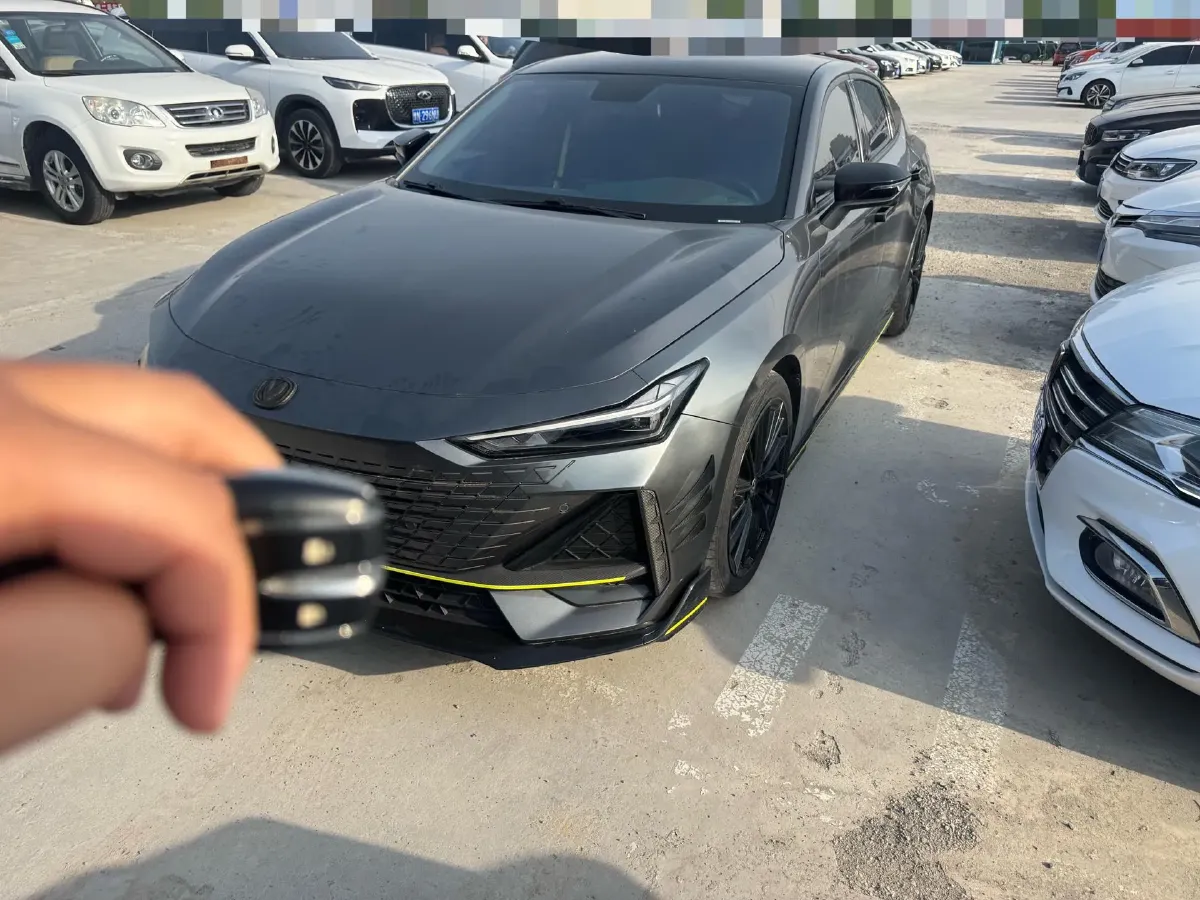 2022 ChangAn UNI-V 1.5T 188HP L4 7DCT,autocango,china used car exporter,china ev exporter,chinese used car exporter,chinese used ev exporter