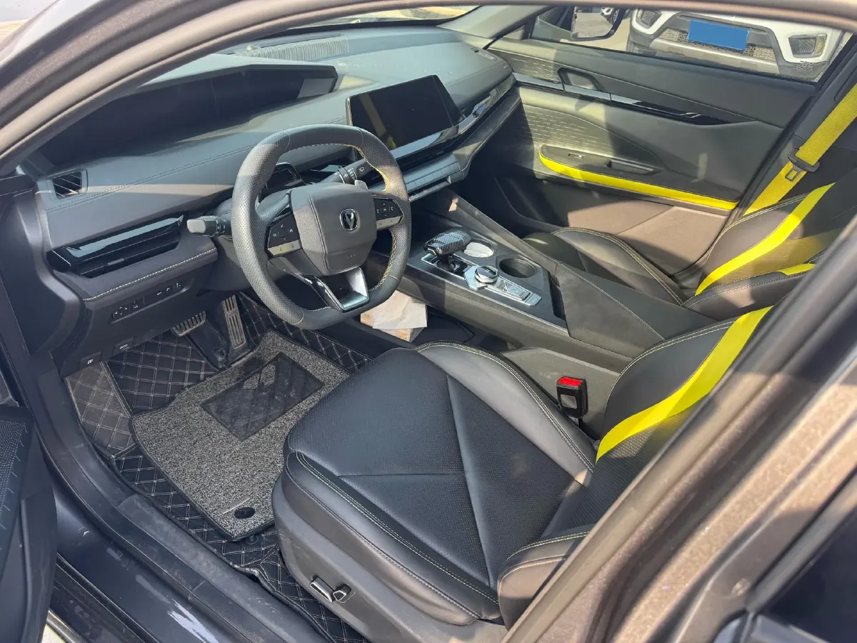 2022 ChangAn UNI-V 1.5T 188HP L4 7DCT,autocango,china used car exporter,china ev exporter,chinese used car exporter,chinese used ev exporter