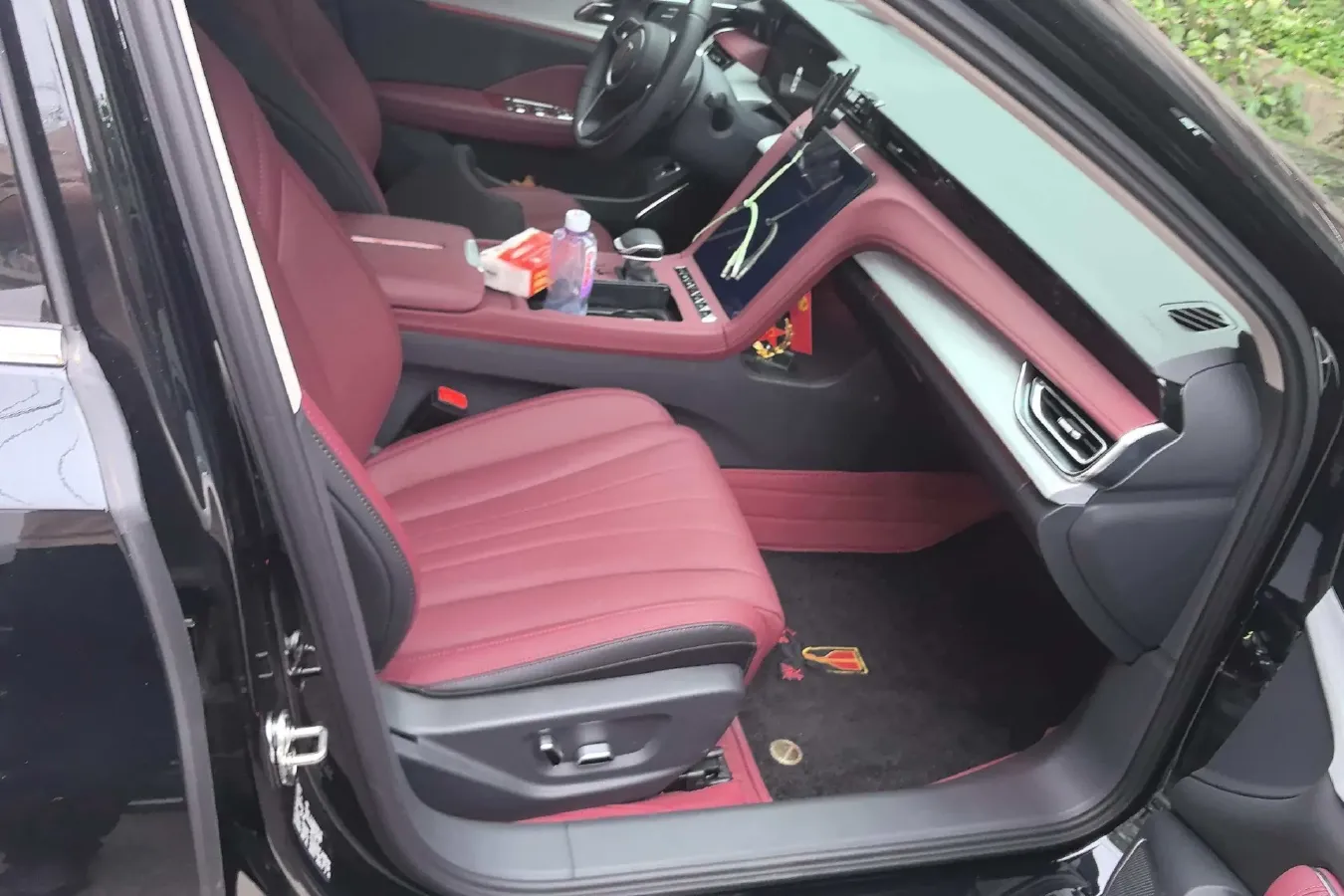 2025 HongQi H5 1.5T 169HP L4 1DHT Hybrid,autocango,china used car exporter,china ev exporter,chinese used car exporter,chinese used ev exporter